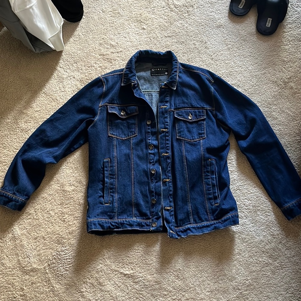 Mens jean jacket. Extra large. Lightly worn.